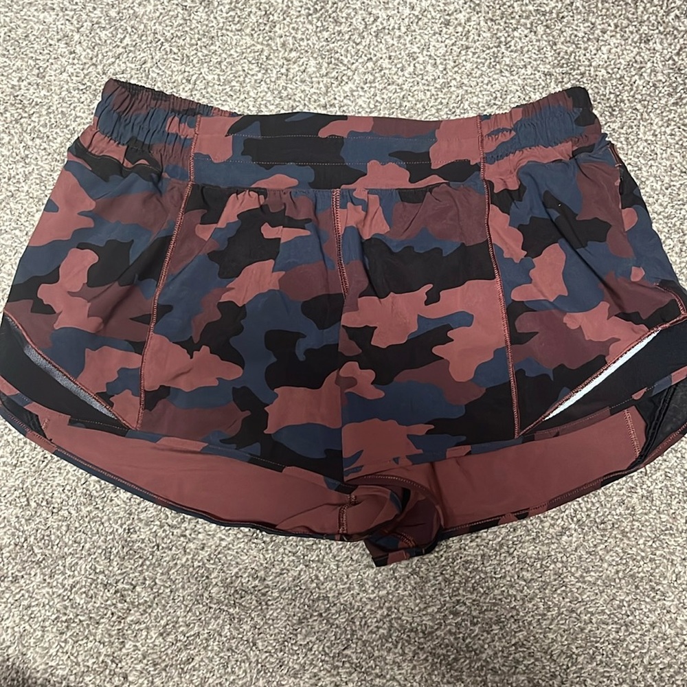 Lululemon Hottie hot 2.5 shorts